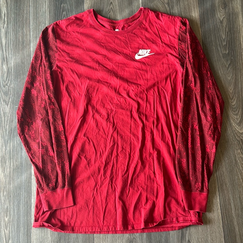 Red camo long sleeve Nike xl